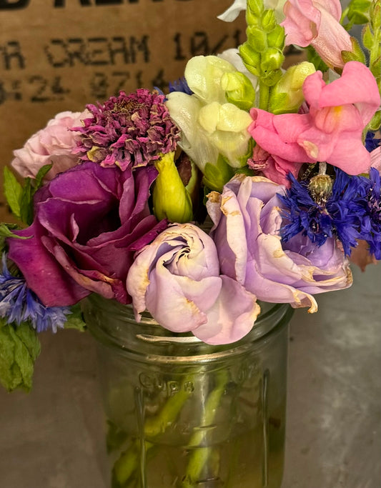 Aberdeen Farms - Small Flower Bouquet